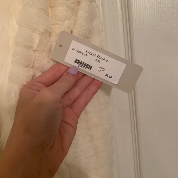 ◻️ LIZARD THICKET FAUX FUR VEST - Picture 5 of 8